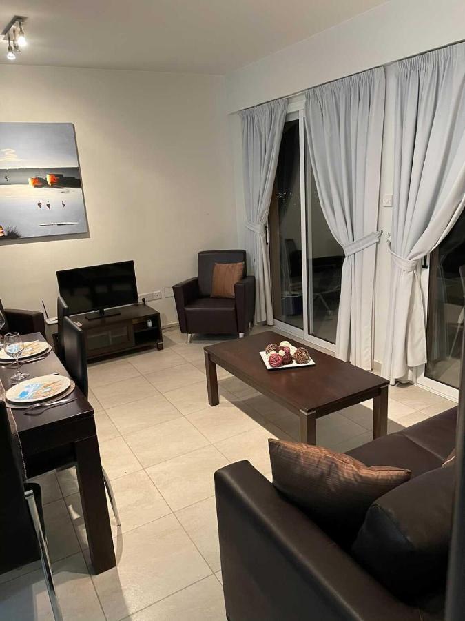 Cozy 2 Bedrooms Apartment In Complex With Swimming Pools And Beautiful View Paphos Bagian luar foto
