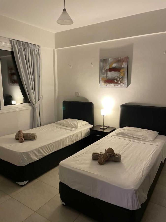 Cozy 2 Bedrooms Apartment In Complex With Swimming Pools And Beautiful View Paphos Bagian luar foto