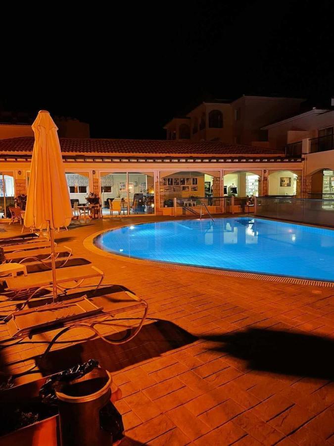 Cozy 2 Bedrooms Apartment In Complex With Swimming Pools And Beautiful View Paphos Bagian luar foto